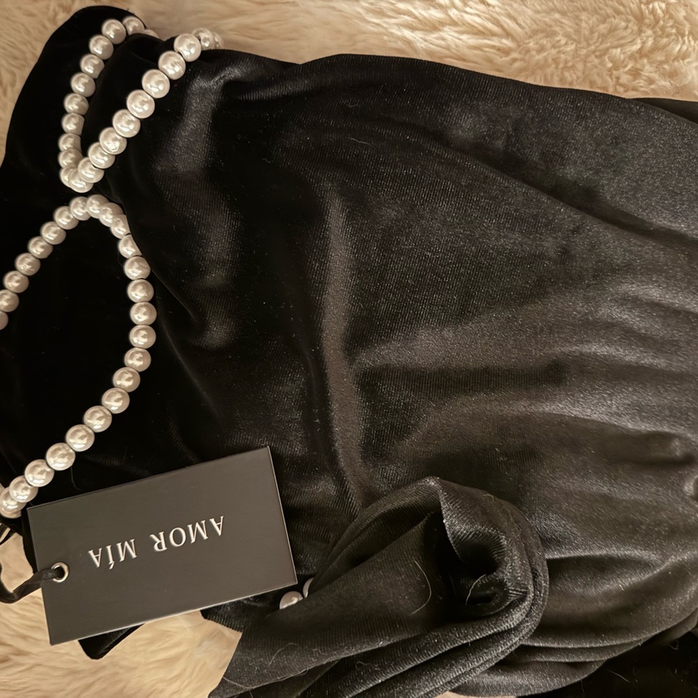 AMOR MIA Black Velvet Dress with Pearl Necklace
